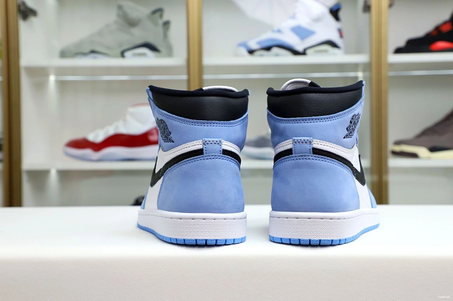 1 'UNIVERSITY HIGH JORDAN OG RETRO AIR 0211